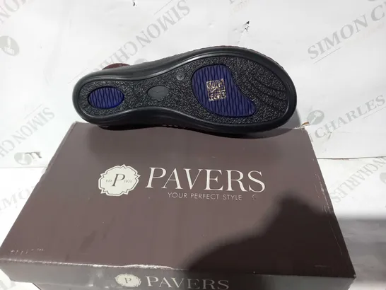 BOXED PAIR OF PAVERS LEATHER SLIPPERS IN BURGUNDY UK SIZE 7