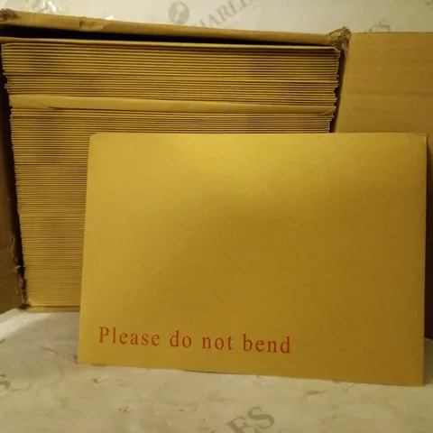 LOT OF APPROX 80 A5 "PLEASE DO NOT BEND" ENVOLOPES 