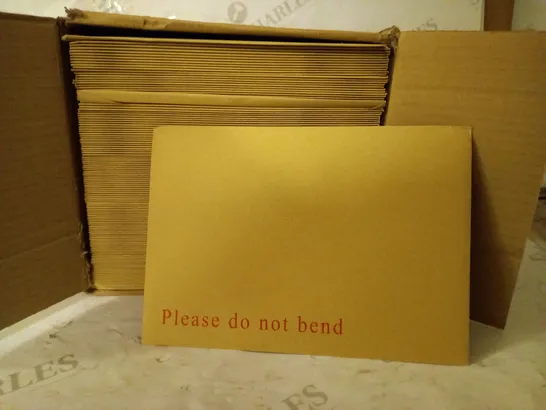 LOT OF APPROX 60 A5 "PLEASE DO NOT BEND" ENVOLOPES 