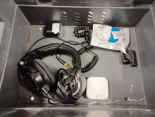 BOX TO CONTAIN APPROX. 10 X ASSORTED AUDIO PRODUCTS. INCLUDES HEADPHONE & EARPHONES. BRANDS VARY 