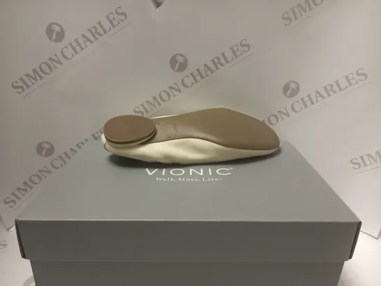 BOXED VIONIC CREAM FLATS - SIZE 4