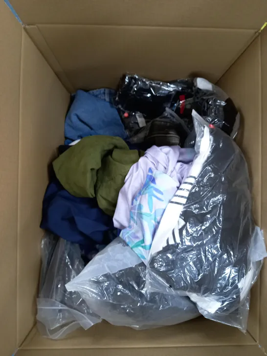 BOX OF APPROXIMATELY 25 ASSORTED CLOTHING PRODUCTS IN VARIOUS SIZES TO INCLUDE SHIRTS, JUMPERS, JACKETS ETC 