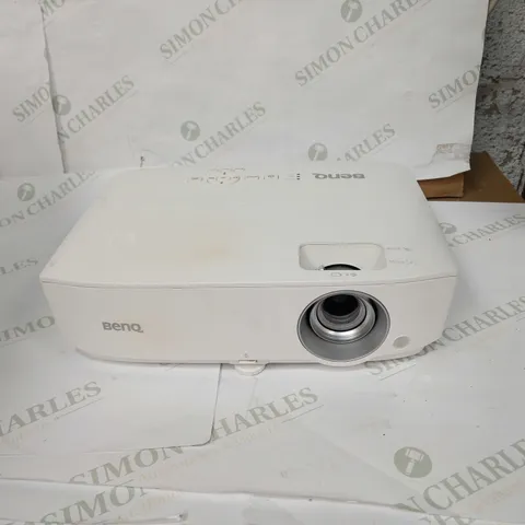 BENQ W1050 FULL HD PROJECTOR