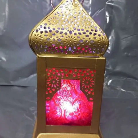 BOX OF APPROXIMATELY 18 DOORBUSTER - HANDMADE MOROCCAN STYLE LED LANTERN WITH GOLDEN FINISH (3XAAA BATTERY REQUIRED) - RED