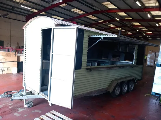 TOWABLE MOBILE FOOD TRAILER WITH SERVING HATCH, PIZZA OVEN, 2 BOTTLE FRIDGES, HANDWASH STATION AND DOUGH ROLLER