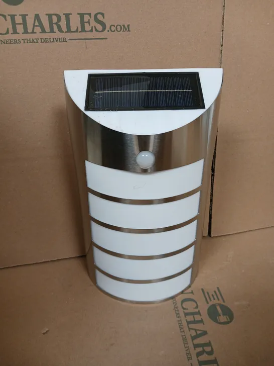 PIR SOLAR WELCOME LIGHT  RRP £39.99