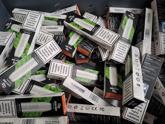 BOX OF APPROXIMATELY 25 GEEK BAR VAPES MENTHOL DISPOSABLE 