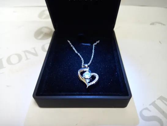 MOONLIT JEWELRY HEART NECKLACE