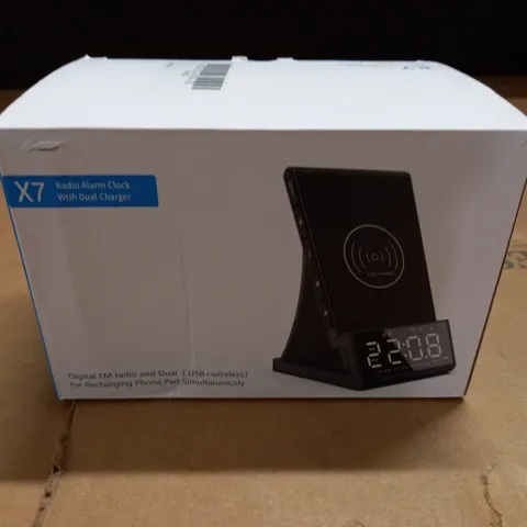 BOXED X7 RADIO ALARM CLOCK WITH DUAL CHARGER