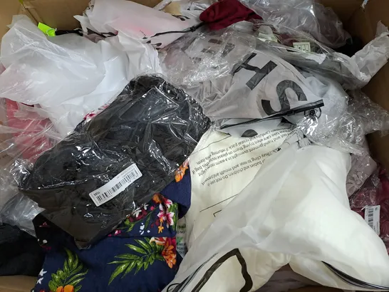 BOX OF APPROXIMATELY 25 ASSORTED CLOTHING ITEMS TO INCUDE - T-SHIRT - TROUSERS , TOPS , PANTS - ETC