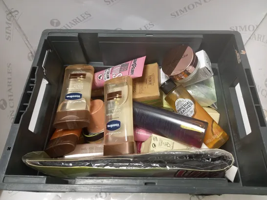 BOX OF APPROXIMATELY 20 COSMETIC PRODUCTS TO INCLUDE IMPERIAL LEATHER, VASELINE, SOAP & GLORY, ETC