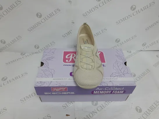 SKETCHERS BREATHE EASY TRAINER - NATURAL SIZE UK 7