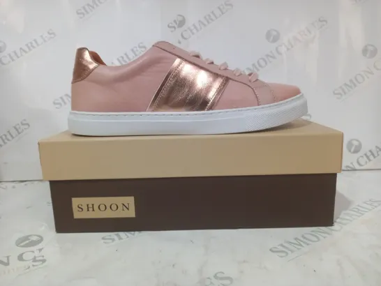 BOXED PAIR OF SHOON LACE UP TRAINERS IN PINK/METALLIC ROSE GOLD SIZE 7