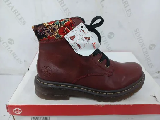 BOXED PAIR OF RIEKER RED INTEREST COLOUR BOOT - SIZE 39