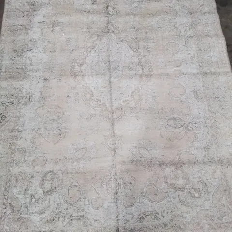 RENUU RUG IN ZOE DESIGN BROWN IN COLOUR SIZE 160X230 D