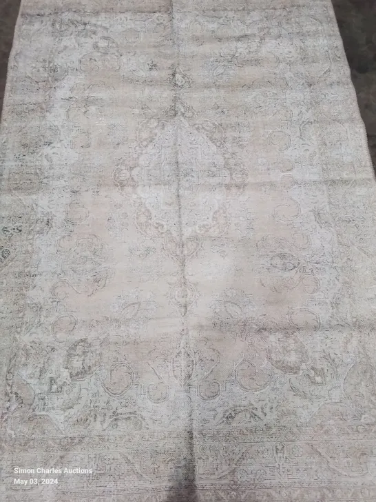 RENUU RUG IN ZOE DESIGN BROWN IN COLOUR SIZE 160X230 D