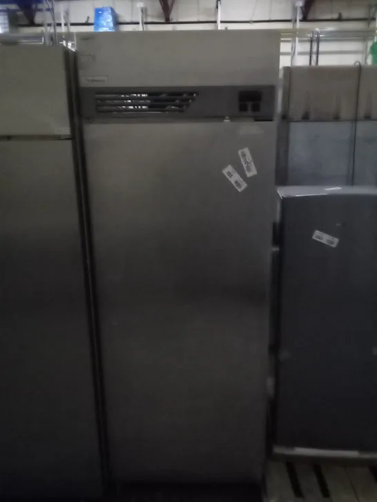 PORKKA FREESTANDING COMMERCIAL REFRIGERATOR