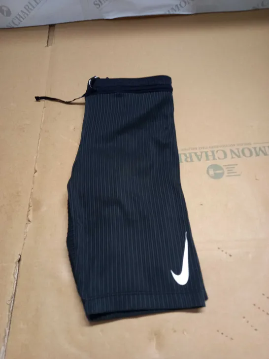 NIKE TIGHT FIT SHORTS SIZE S