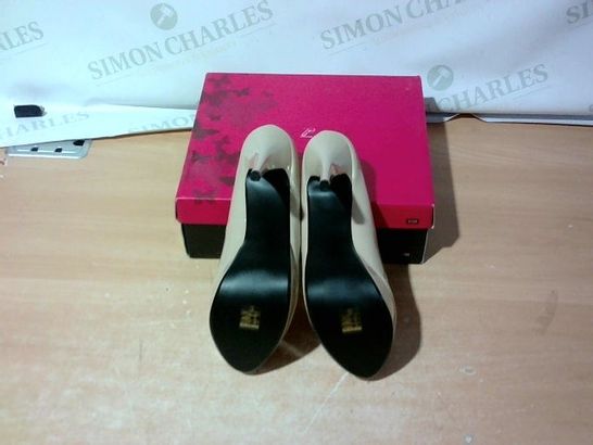 BOXED PAIR OF PLEASER HIGH HEELS SIZE UNSPECIFIED