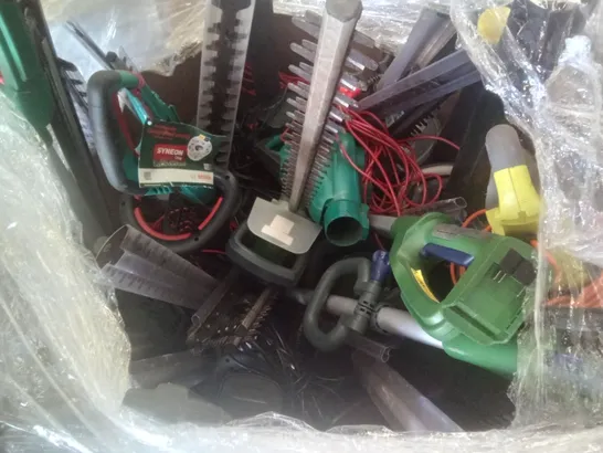 PALLET OF APPROXIMATELY 40 ASSORTED GARDENING EQUIPMENT INCLUDING HEDGE TRIMMERS, CHAINSAWS & LEAF BLOWERS 