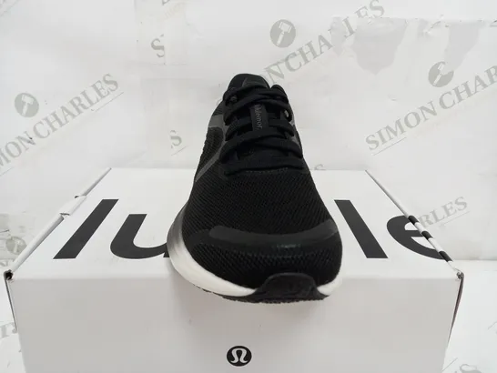 BOXED PAIR OF LULULEMON WOMENS BLISS FEEL RUN 2 TRAINERS IN BLACK - UK 3.5