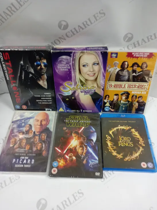 APPROXIMATELY 20 ASSORTED DVD FILMS & BOX SETS TO INCLUDE LORD OF THE RINGS, STARWARS FORCE AWAKENS, STALLONE COLLECTION ETC 