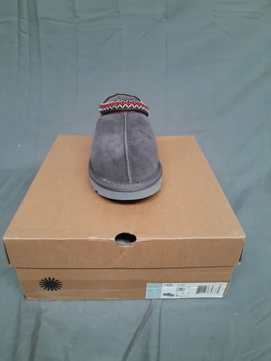 BOXED PAIR OF UGG W TASMAN IN GREY UK 7 