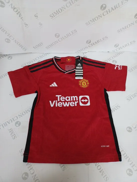 MANCHESTER UNITED FC HOME SHIRT AND SHORTS SIZE 22