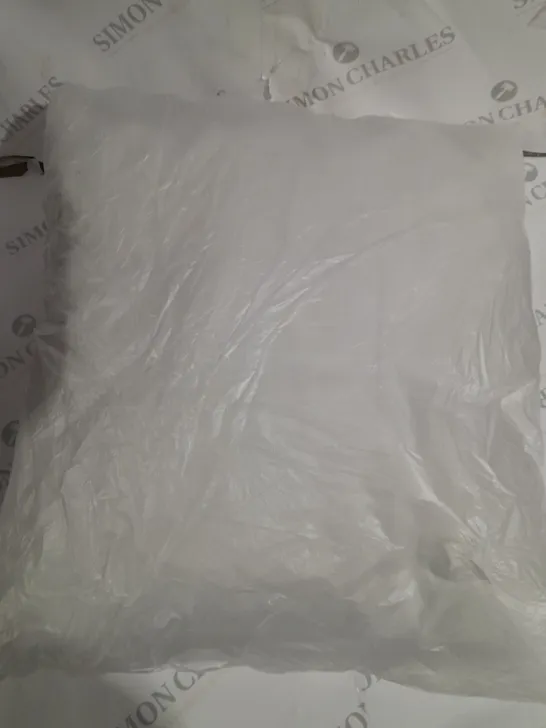 WHITE LUXURY PILLOW 