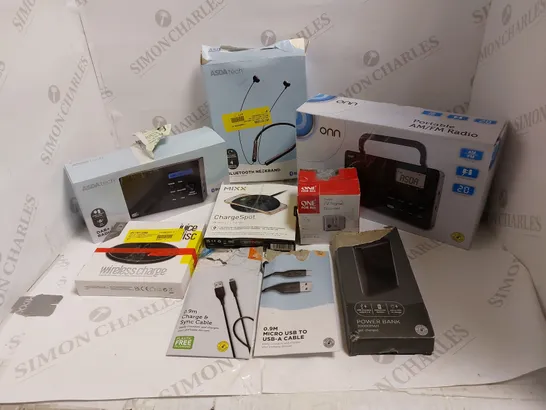 BOX OF ASSORTED ELECTRICAL ITEMS TO INCLUDE HEADPHONES, RADIOS AND POWER BANKS