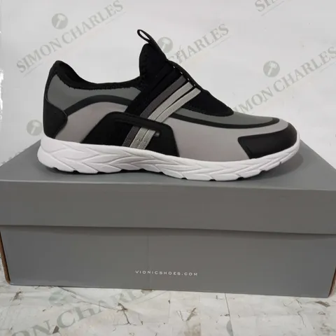 BOXED PAIR OF VIONIC TRAINERS IN BLACK/GREY UK SIZE 4.5