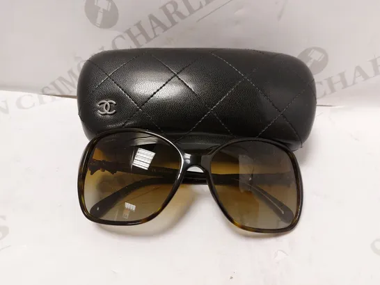 CHANEL BLACK POLORISED BOW SIDE DETAIL SUNGLASSES 5205