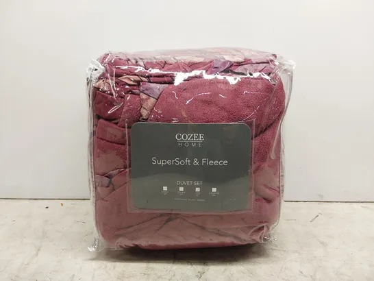 BAGGED COZEE HOME SUPERSOFT & FLEECE 3 PIECE DUVET SET RED KINGSIZE (1 ITEM)