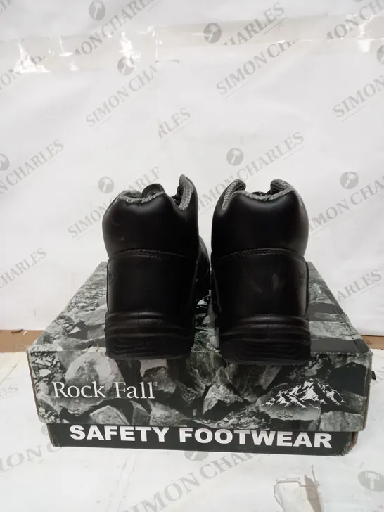 BOXED OF BRAND NEW ROCK FALL SAFETY BOOTS SIZE 3