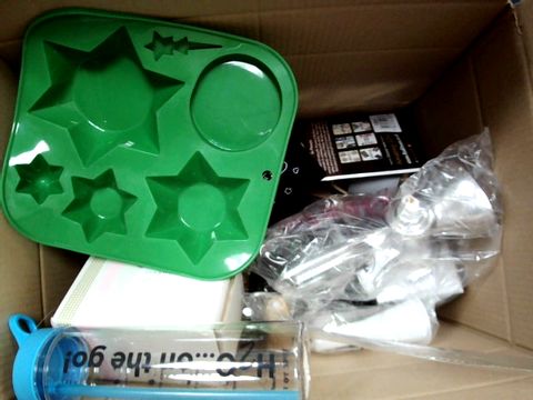 A MEDIUM BOX OF KITCHENWARE AND ACCESSORIES