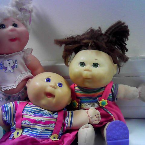 3 CABBAGE PATCH DOLLS PLUS LOTS OF ACCESSORIES - WELL PLAYED WITH BUT STILL LOVEABLE