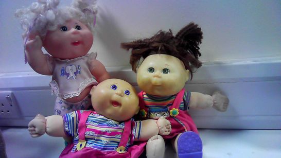 3 CABBAGE PATCH DOLLS PLUS LOTS OF ACCESSORIES - WELL PLAYED WITH BUT STILL LOVEABLE