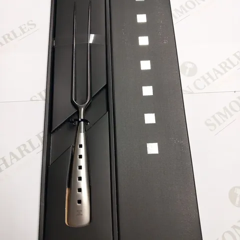 BRAND NEW BOXED SHA RA KU MONO MOLYBDENUM VANADIUM STEEL 18-8 STAINESS STEEL FJ-17 CARVING FORK