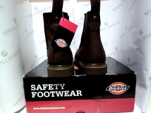 BOXED PAIR OF DESIGNER DICKIES BOOTS - UK SIZE 9