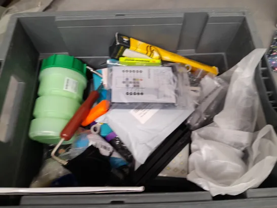 BOX OF ASSORTED HOUSEHOLD ITEMS TO INCLUDE LUGGAGE SCALES, PENS AND SPV LIGHTS