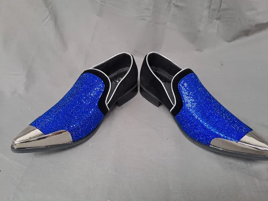 BOXED PAIR OF MALIN ADRIAN POINTED TOE SHOES IN BLACK/ROYAL BLUE SIZE 8