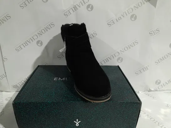 BOXED PAIR OF EMU AUSTRALIA FAUX SUEDE BOOTS IN BLACK - SIZE 7 