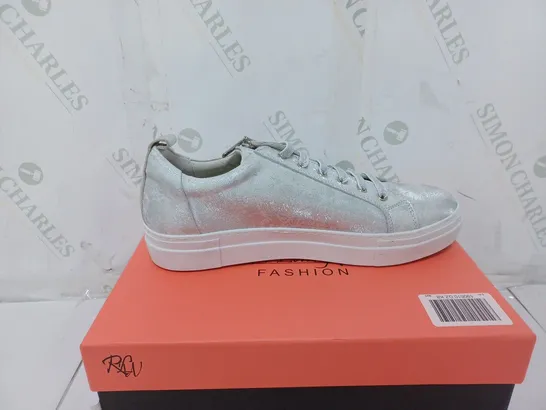 BOXED PAIR OF RUTH LANGSFORD ZIP DETAIL TRAINERS IN SILVER SIZE 8