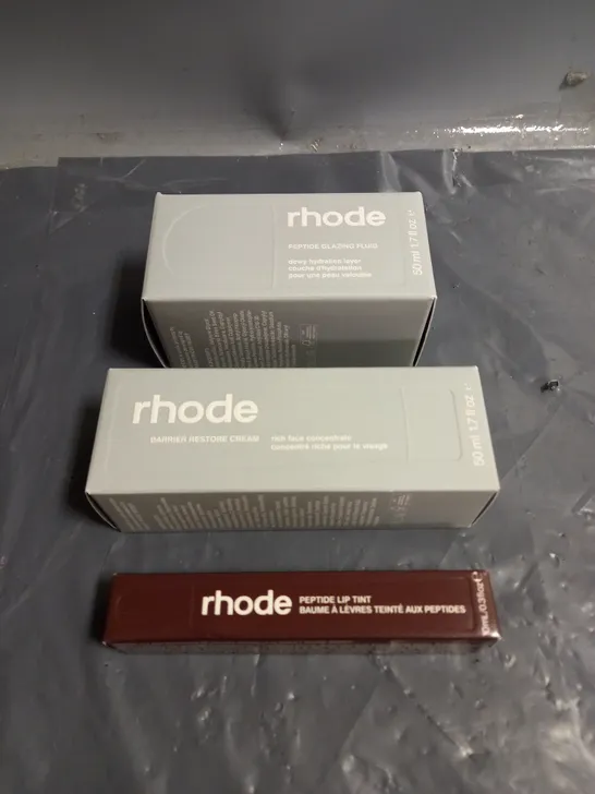 RHODE LOT OF 3 ASSORTED SKINCARE PRODUCTS TO INCLUDE - PEPTIDE GLAZING FLUID - BARRIER RESTORE CREAM - PEPTIDE LIP TINT