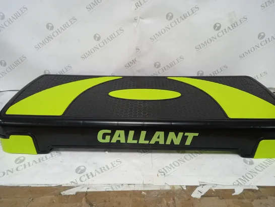 BOXED GALLANT AEROBIC STEPPER IN BLACK/GREEN