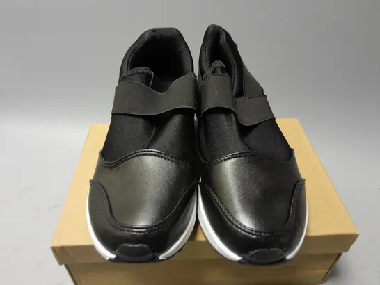 BOXED PAIR OF N/M YG-12 SLIP ON TRAINERS IN BLACK/WHITE - UK 4