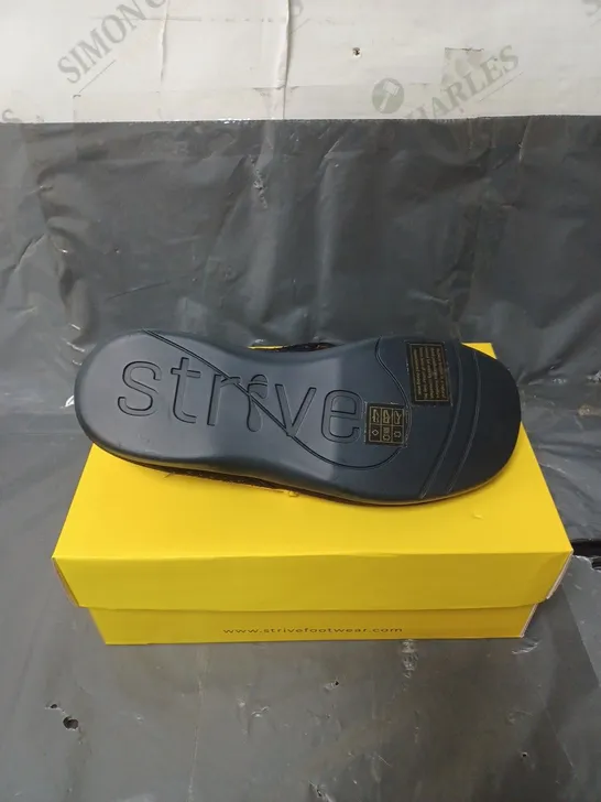 STRIVE THONG SANDALS BLACK GLITTER SIZE 6