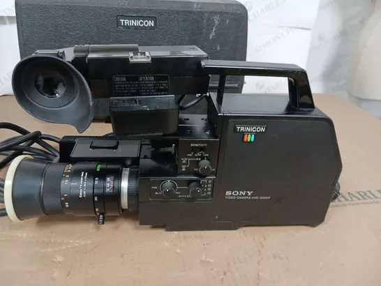 SONY TRINICON VIDEO CAMERA IN CASE - HVC-2000P