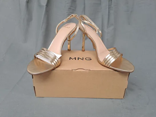 BOXED PAIR OF MNG OPEN TOE HIGH HEEL SANDALS IN METALLIC GOLD UK SIZE 6