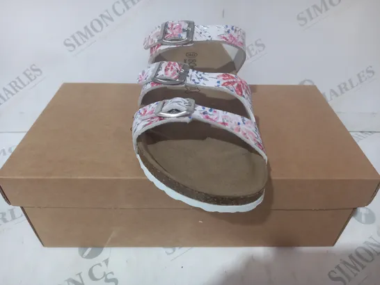 BOXED PAIR OF BONOVA OPEN TOE SANDALS IN WHITE/PINK/BLUE FLORAL DESIGN SIZE 7